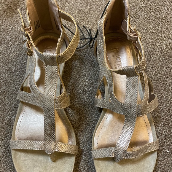 Kenneth Cole Shoes - Kenneth Cole reaction gold sandals Kenneth Cole Shoes - Kenneth Cole reaction gold sandals